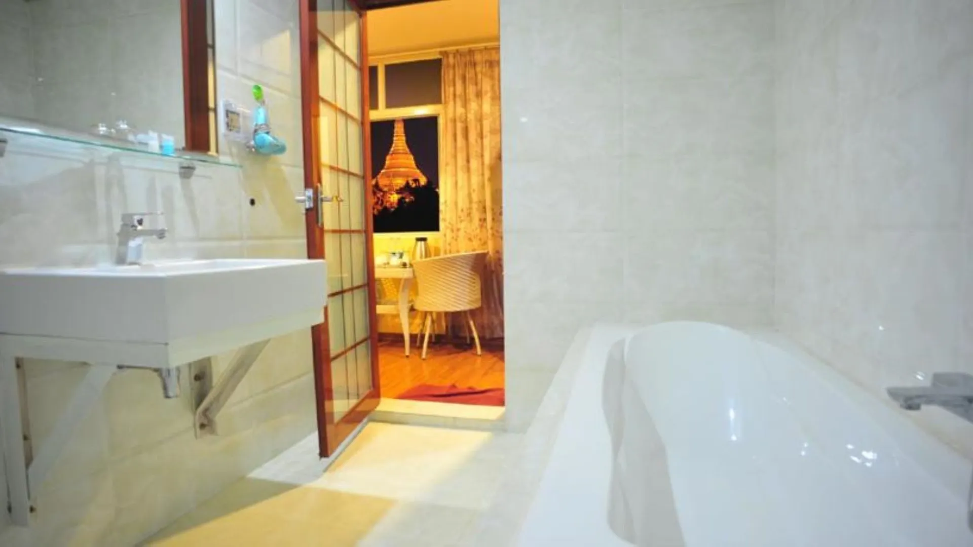 Hotel Lavender Янгон